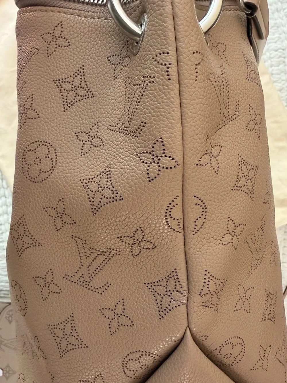 Louis Vuitton Mahina Leather Beaubourg Hobo MM bag with matching wallet